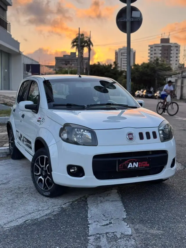 Carro Fiat Uno 2012 Sporting 1.4 8V (Flex) 4p