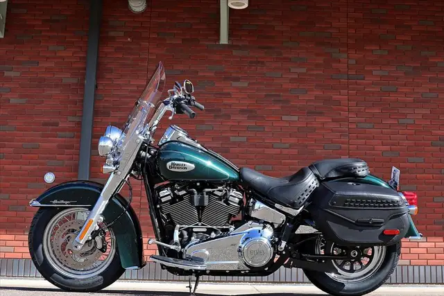 Moto Harley-Davidson Heritage 2024 Classic FLHC/FLHCS