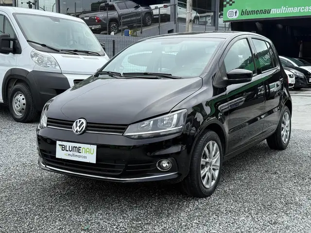Carro Volkswagen Fox 2015 Trendline 1.0 TEC (Flex)