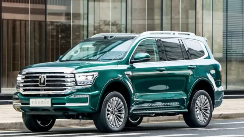 Tank 500 2026 estreia com design imponente e tecnologia de ponta