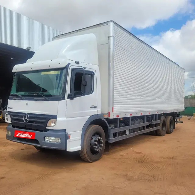 Caminhão Mercedes-Benz Atego 2011 2425/42 6X2