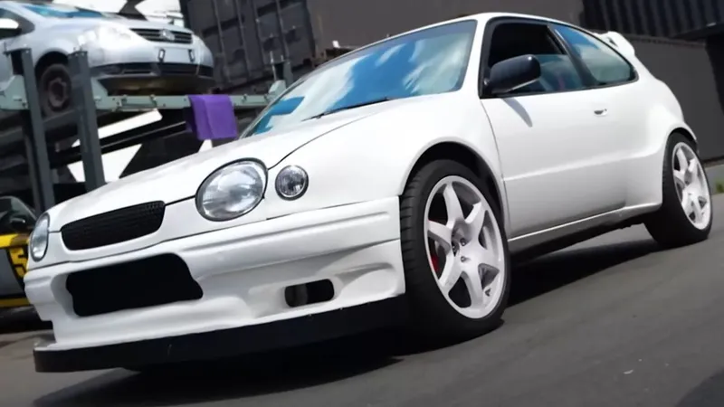 Toyota Yarolla? Alemães usam esportivo e Corolla para criar carro com 300 cv