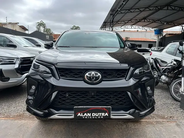 Carro Toyota SW4 2025 SRX Platinum 2.8 Turbodiesel 4x4 (Aut.) (7 Lugares)