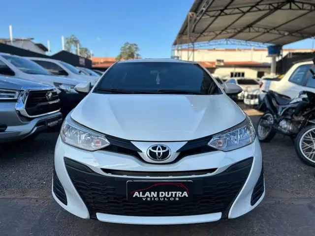 Carro Toyota Yaris 2021 1.5 XL Plus Connect CVT (Flex)