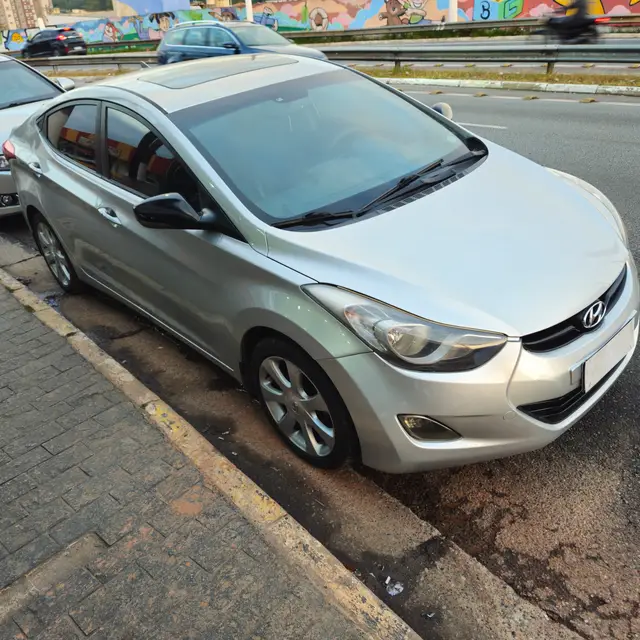 Carro Hyundai Elantra 2013 Sedan 1.8 GLS (aut)