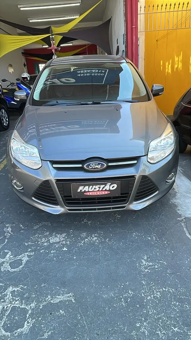 Carro Ford Focus Hatch 2015 SE Plus 2.0 16V PowerShift