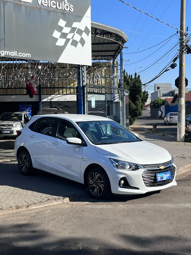 Carro Chevrolet Onix 2024 LT 1.0