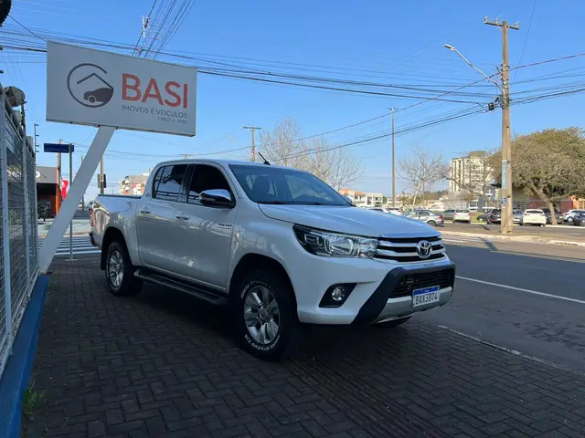 Carro Toyota Hilux Cabine Dupla 2017 Hilux 2.8 TDI SRV CD 4x4 (Aut)