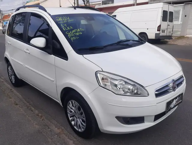 Carro Fiat Idea 2014 Attractive 1.4 8V (Flex)