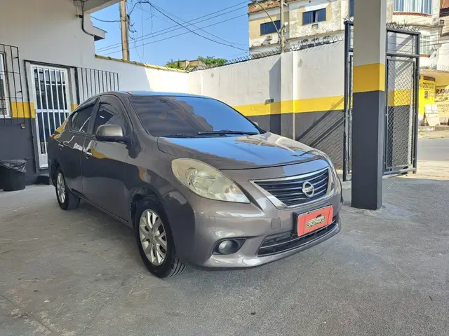 Carro Nissan Versa 2014 1.6 16V SV (Flex)