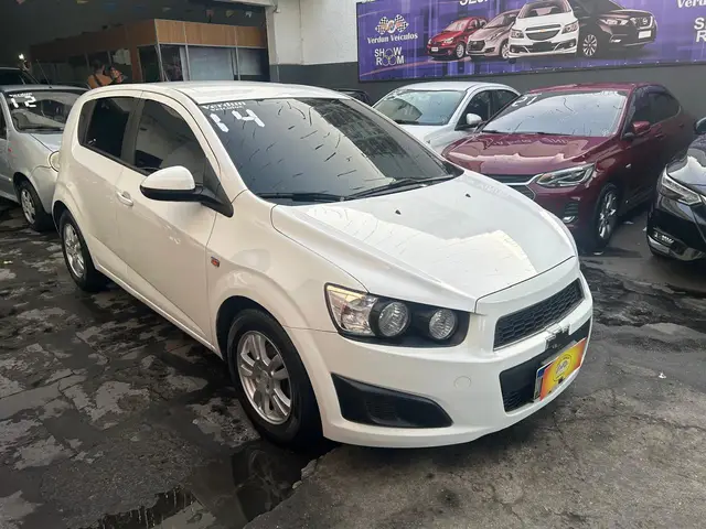 Carro Chevrolet Sonic 2014 Hatch LT 1.6