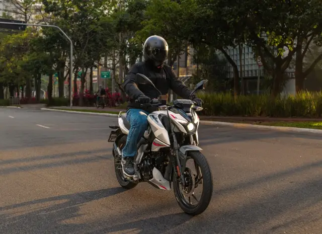 Moto Bajaj Pulsar 2026 N150