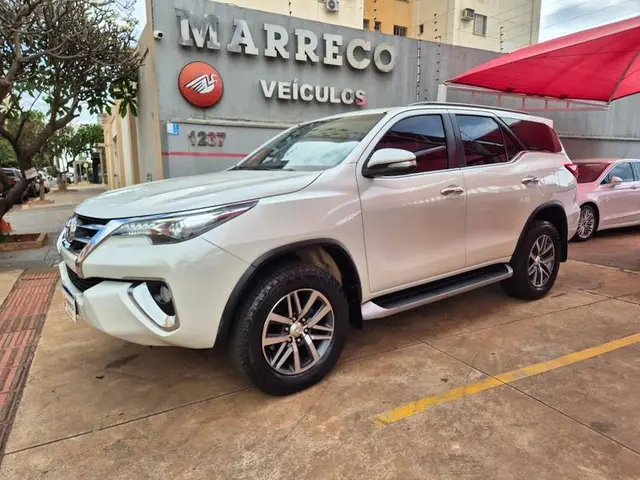 Carro Toyota SW4 2017 2.8 TDI SRX 5L 4x4 (Aut)