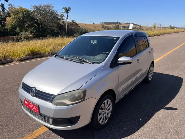 Carro Volkswagen Fox 2014 1.0 TEC (Flex) 4p