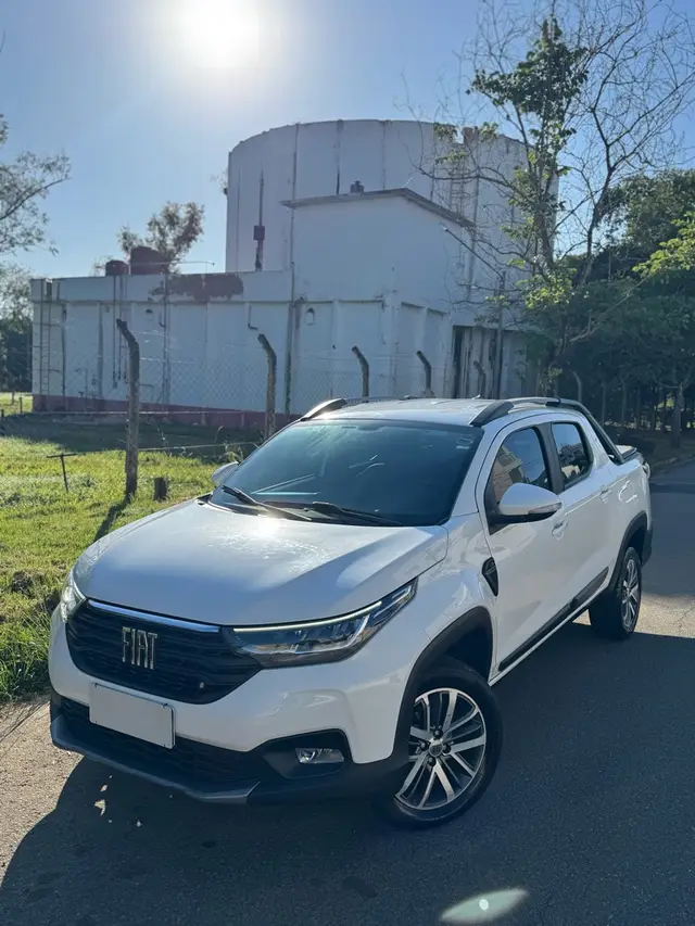 Carro Fiat Strada 2023 Volcano 1.3 8V CD AT