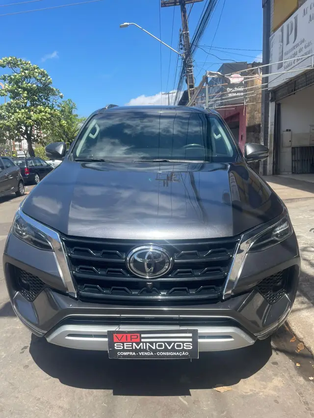 Carro Toyota Hilux SW4 2023 SRX 2.8 turbodiesel 7L 4x4 (Aut)
