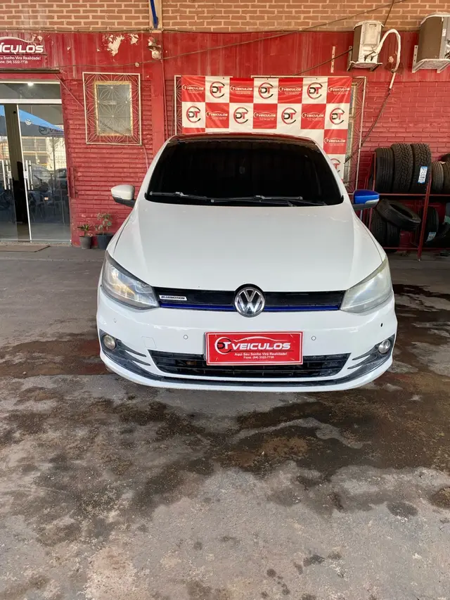 Carro Volkswagen Fox 2015 BlueMotion 1.0 MPI (Flex)