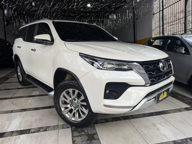 Carro Toyota SW4 2021 SRX 2.8 turbodiesel 7L 4x4 (Aut)