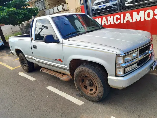 Carro Chevrolet Silverado 1998 Pick Up 4.1 MPFi