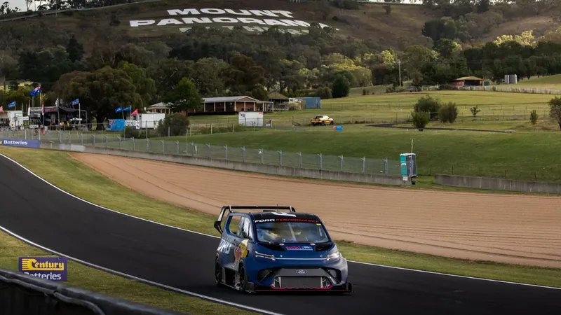 Carro mais rápido da Ford em Nürburgring é uma minivan elétrica com 1.400 cv