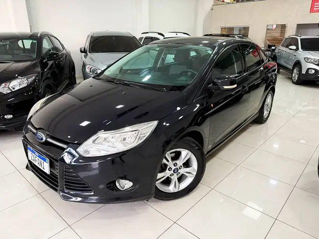 Carro Ford Focus Sedan 2014 SE 2.0 16V PowerShift (Aut)