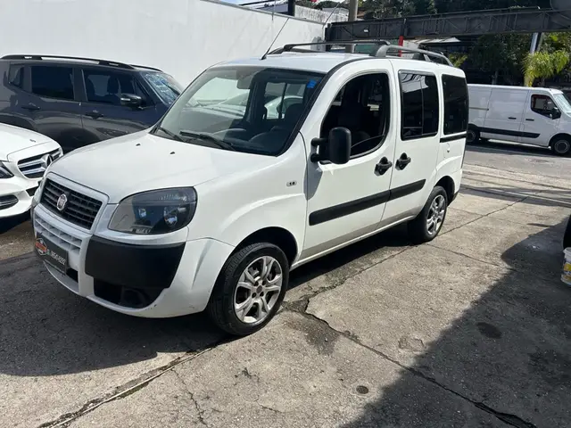 Carro Fiat Doblò 2019 Essence 1.8 16V (Flex)
