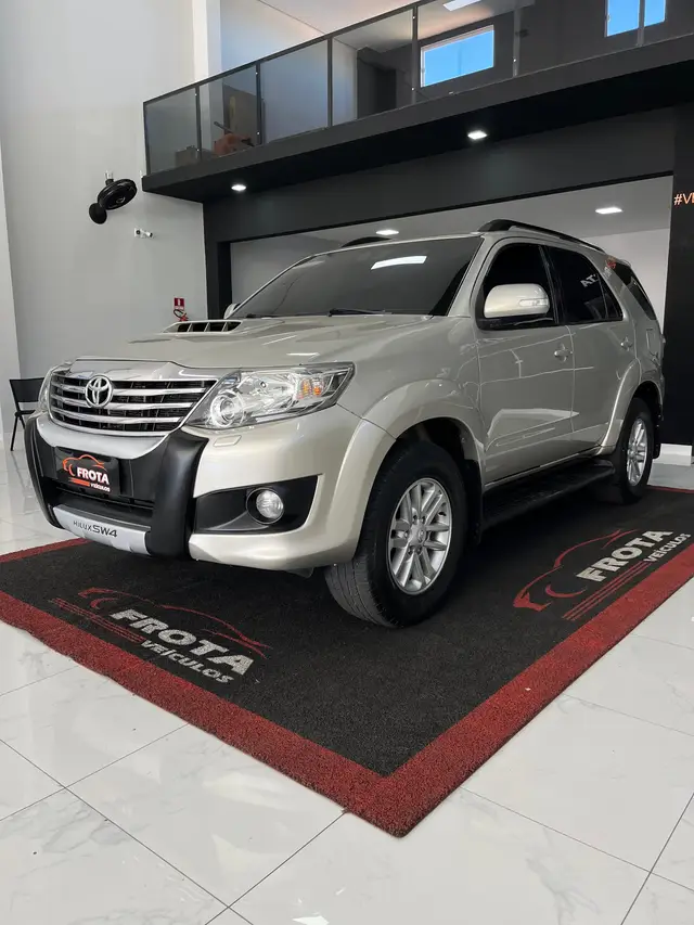 Carro Toyota Hilux SW4 2012 SRV 3.0 4X4 (7 Lugares)