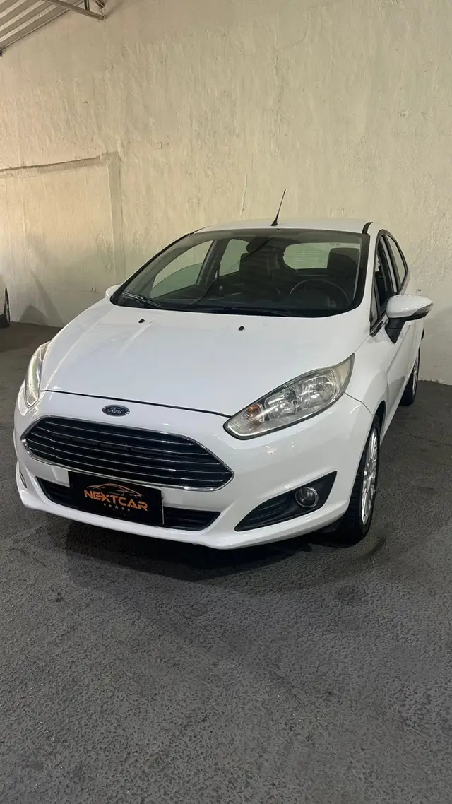 Carro Ford Fiesta Hatch 2014 SE Rocam 1.6 (Flex)