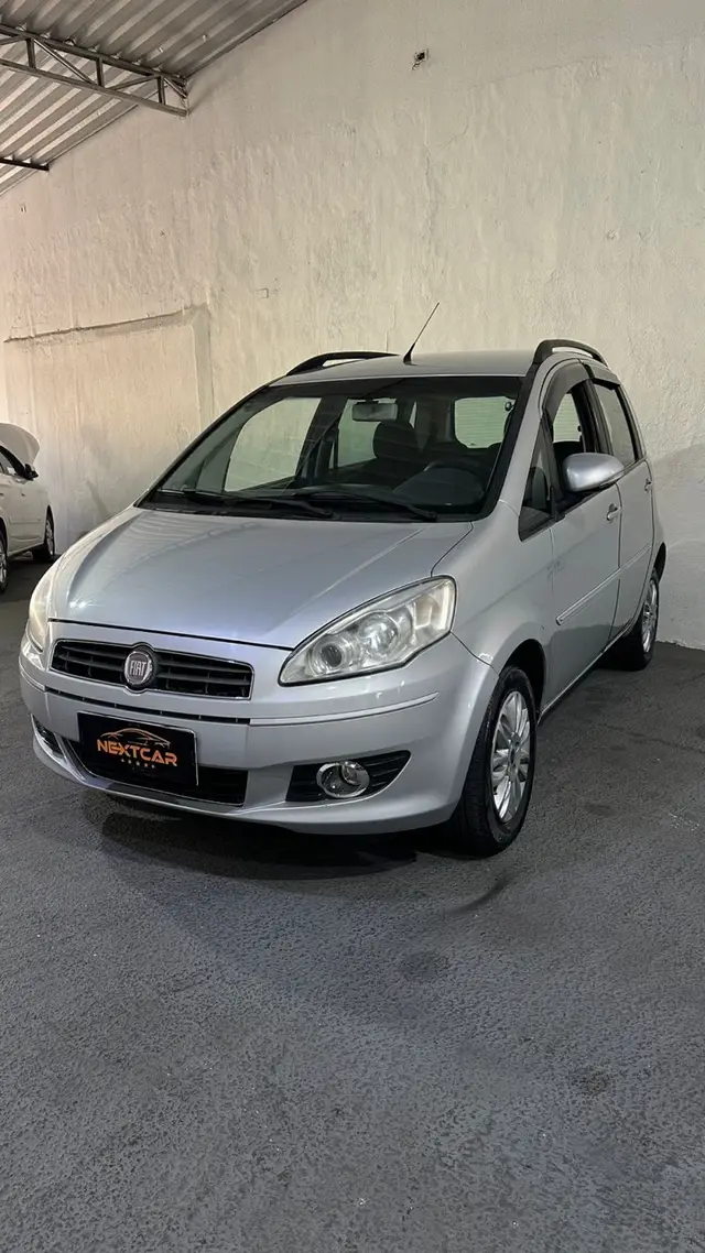 Carro Fiat Idea 2012 Attractive 1.4 8V (Flex)