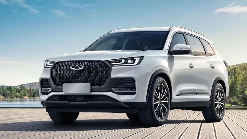 Chery Tiggo 8 troca de nome, rosto e tem câmbio manual no Uruguai