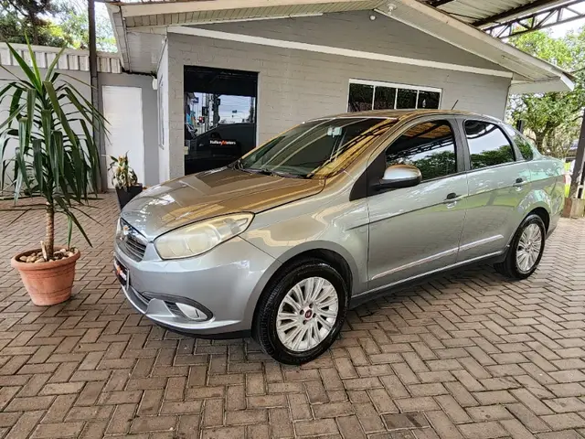 Carro Fiat Grand Siena 2013 Essence 1.6 16V (Flex)