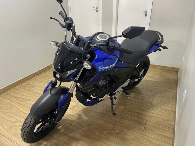 Moto Yamaha Fazer FZ15 2025 Connected