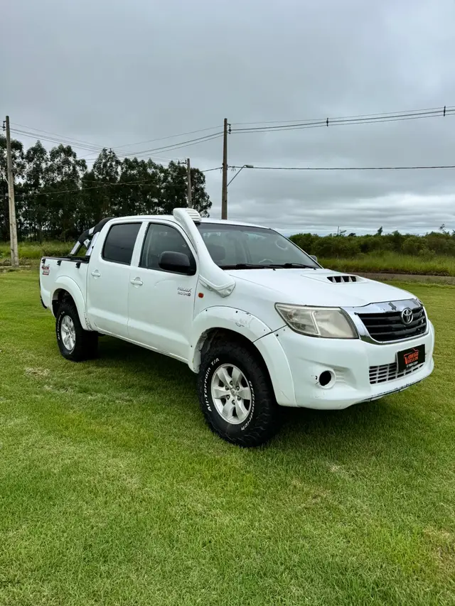 Carro Toyota Hilux Cabine Dupla 2014 Hilux 2.7 SR CD 4x2 (Flex) (Aut)