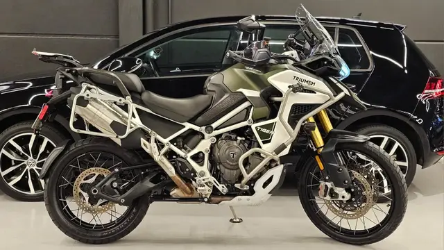 Moto Triumph Tiger 1200 2023 Rally Explorer