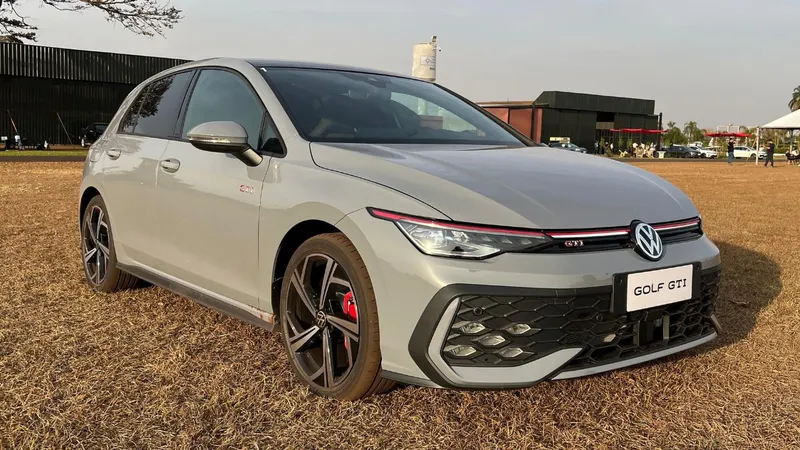 Novo VW Golf GTI 2026: 40 fotos do modelo que não é para qualquer um 