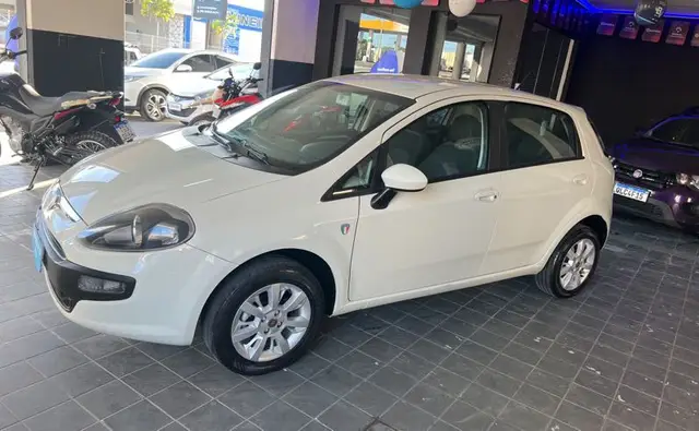 Carro Fiat Punto 2016 Attractive 1.4 (Flex)