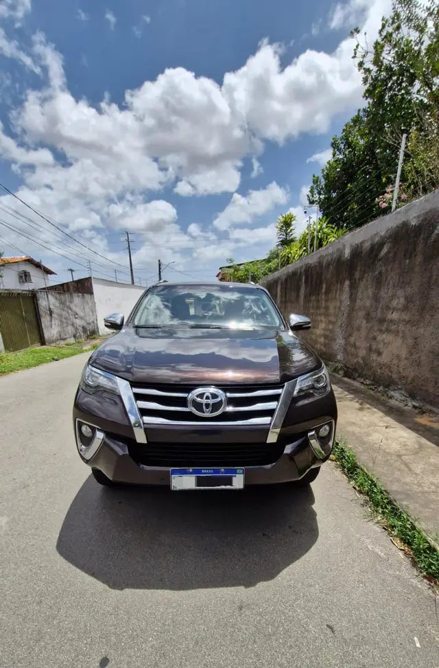 Carro Toyota SW4 2017 2.8 TDI SRX 5L 4x4 (Aut)
