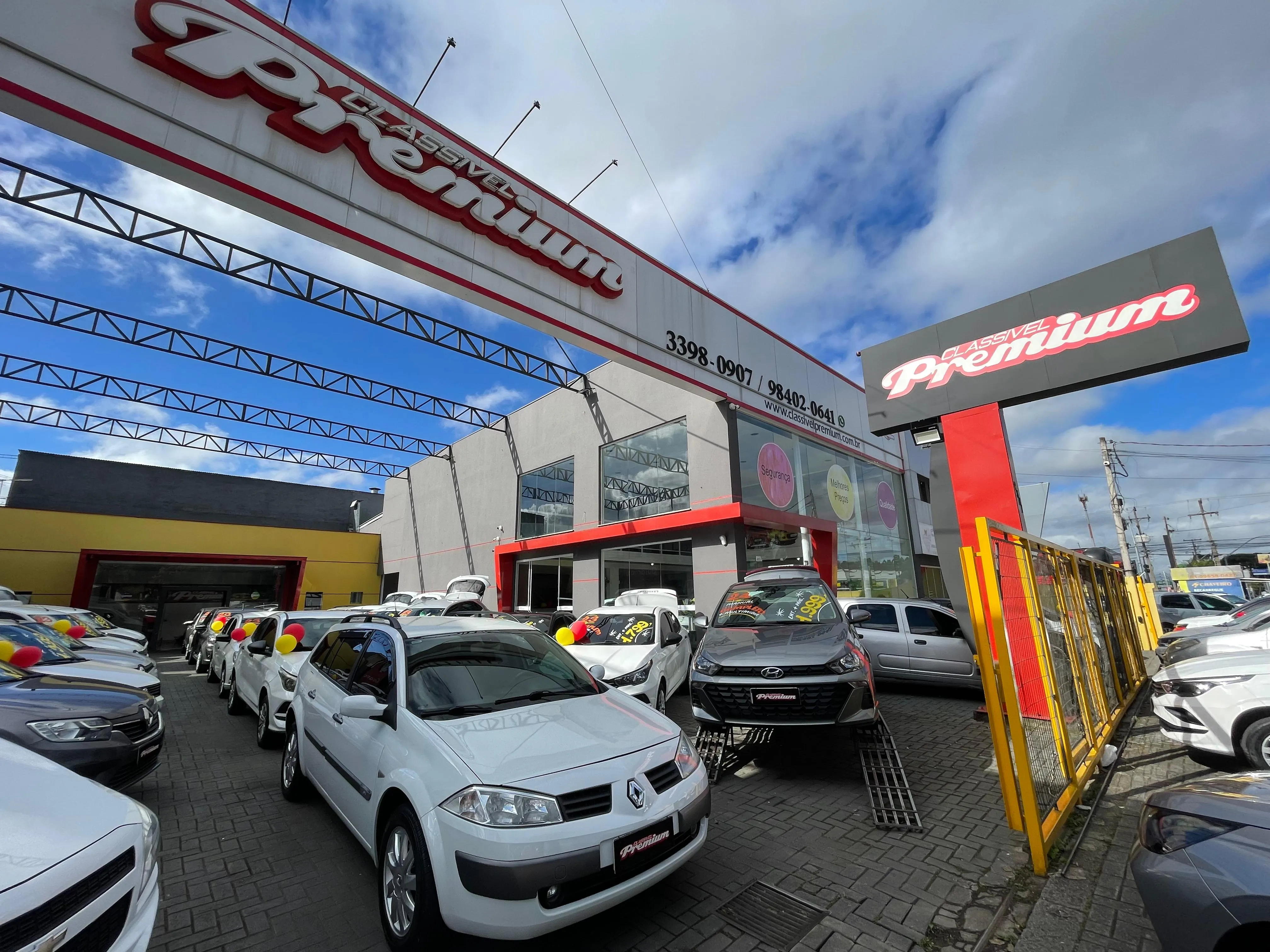 Fachada da loja Veículos à venda em Classivel Premium Veículos - São José dos Pinhais - PR