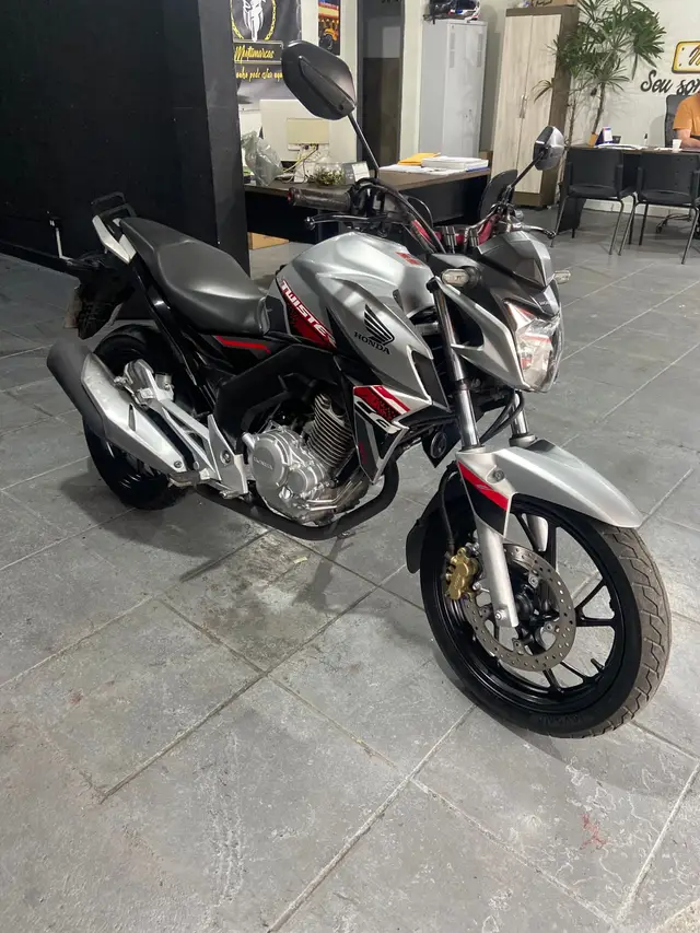 Moto Honda CB 250F Twister 2021 (CBS)