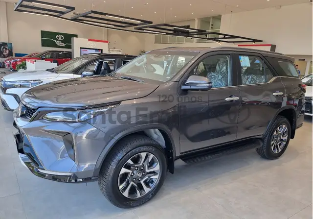 Carro Toyota SW4 2025 SRX Platinum 2.8 Turbodiesel 4x4 (Aut.) (7 Lugares)