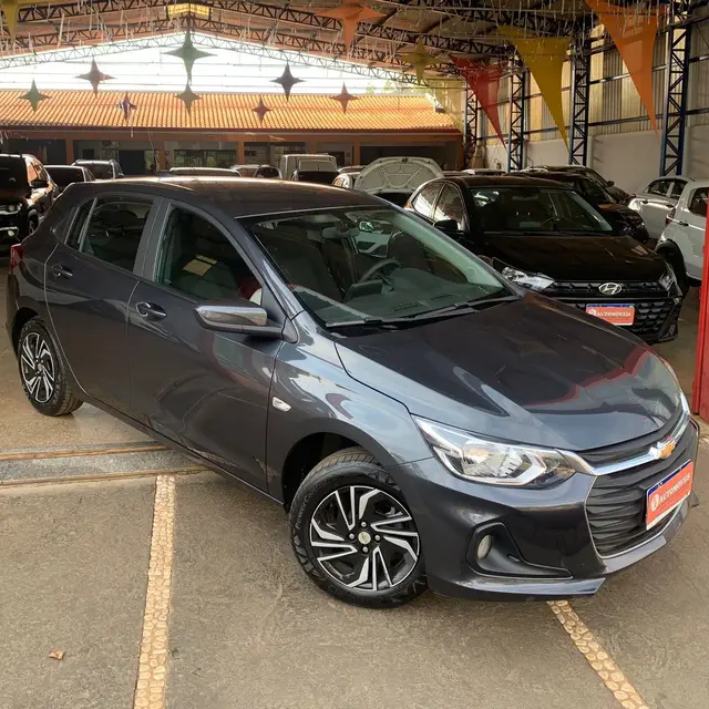 Carro Chevrolet Onix Plus 2025 LT 1.0