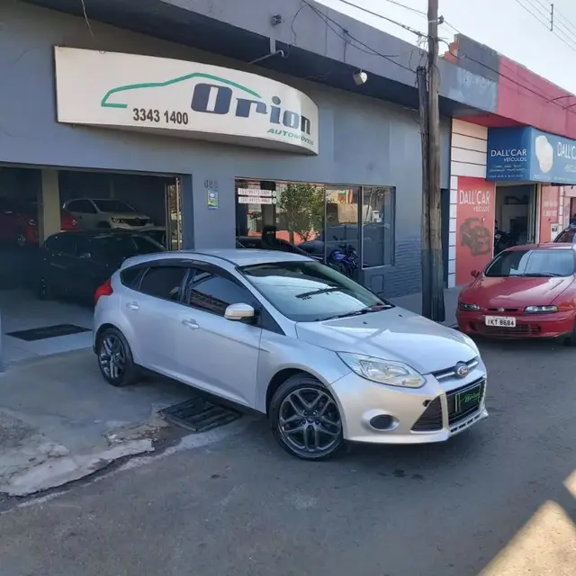 Carro Ford Focus Hatch 2015 SE 1.6 16V TiVCT