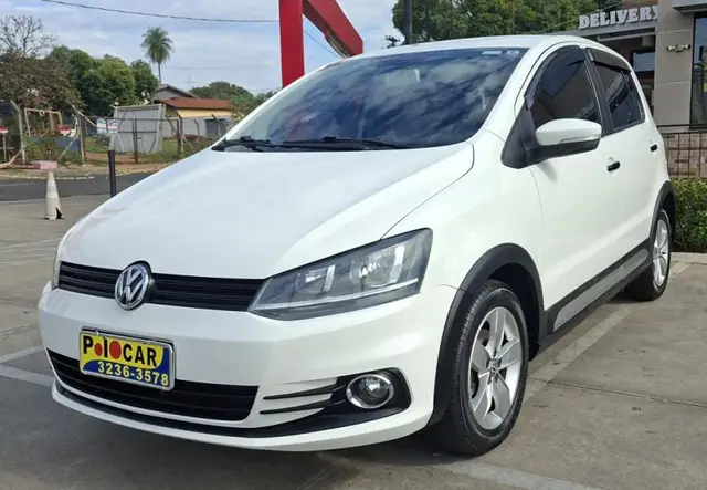 Carro Volkswagen Fox 2015 1.0 TEC Comfortline (Flex)