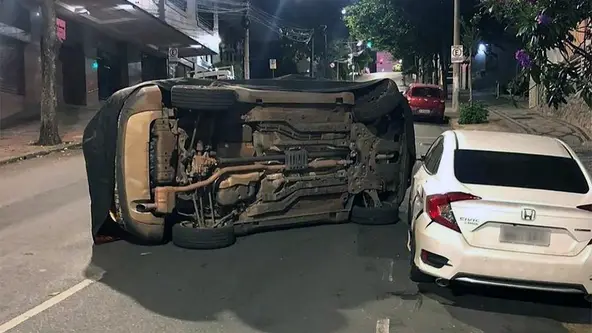 Protótipo do SUV renovado se envolveu em acidente em Belo Horizonte (MG), ficou com as rodas para o ar e confirmou novidade na versão 4x4 diesel
