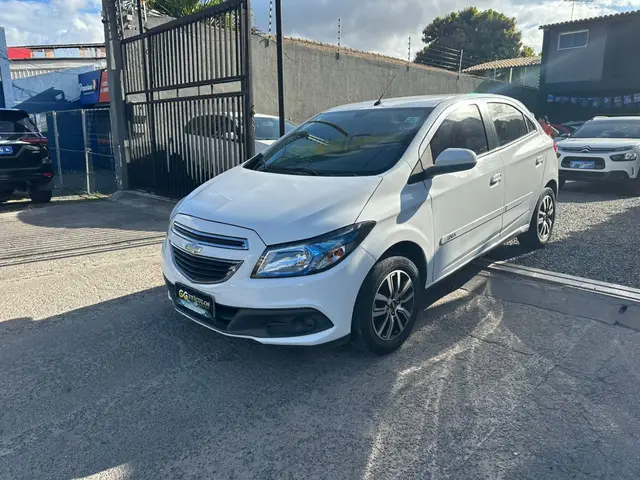 Carro Chevrolet Onix 2015 1.4 LT SPE/4 (Aut)