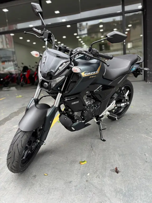Moto Yamaha Fazer FZ15 2025 Connected