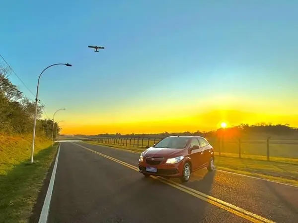 Carro Chevrolet Onix 2013 1.0 LT SPE/4