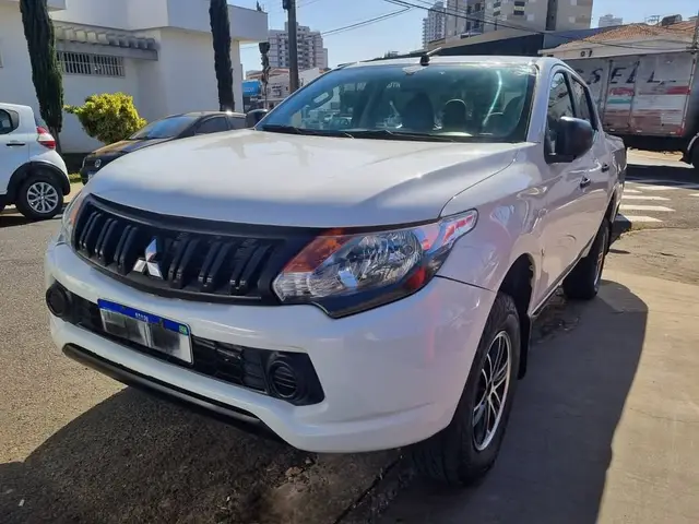 Carro Mitsubishi L200 Triton Sport 2020 Sport 2.4 GLX 4WD
