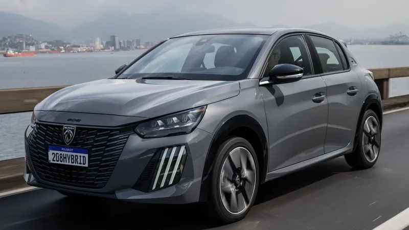 Peugeot 208 é 1° hatch híbrido por R$ 126.990 e 2008 híbrido custa R$ 162.990