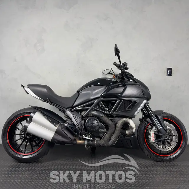 Moto Ducati Diavel 2013 1198